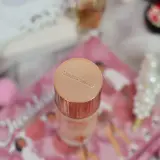Charlotte Tilbury Baza Rozświetlająca: Blask czy zbędny luksus?