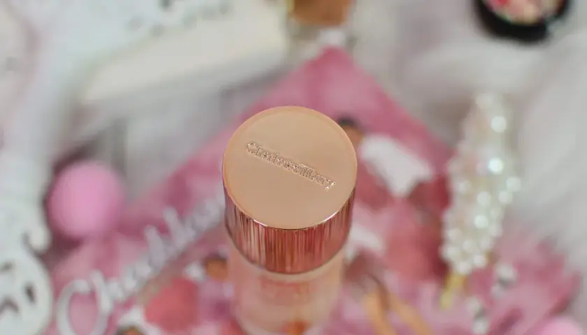 Charlotte Tilbury Baza Rozświetlająca: Blask czy zbędny luksus?