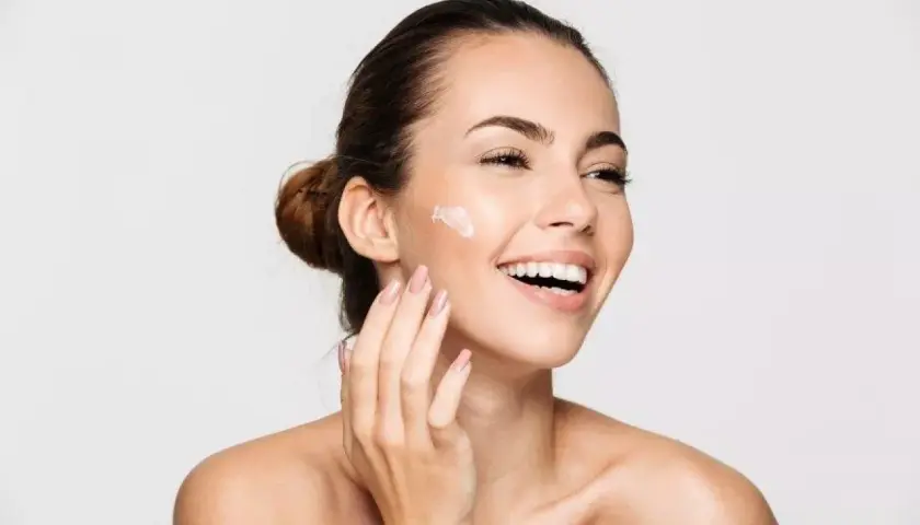 Nivea na twarz? Dermatolog wyjaśnia: dla kogo tak, dla kogo nie!