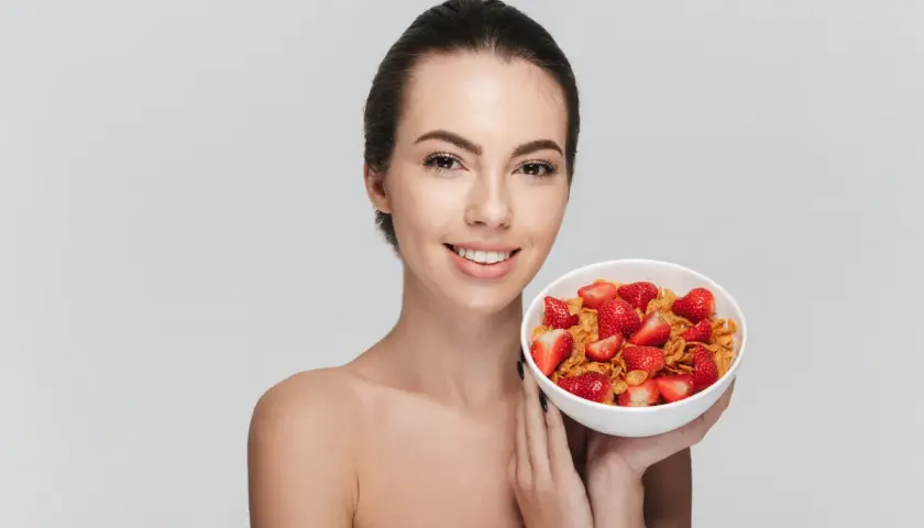 Pryszcz? Szybka pomoc: domowe triki i perfekcyjny kamuflaż
