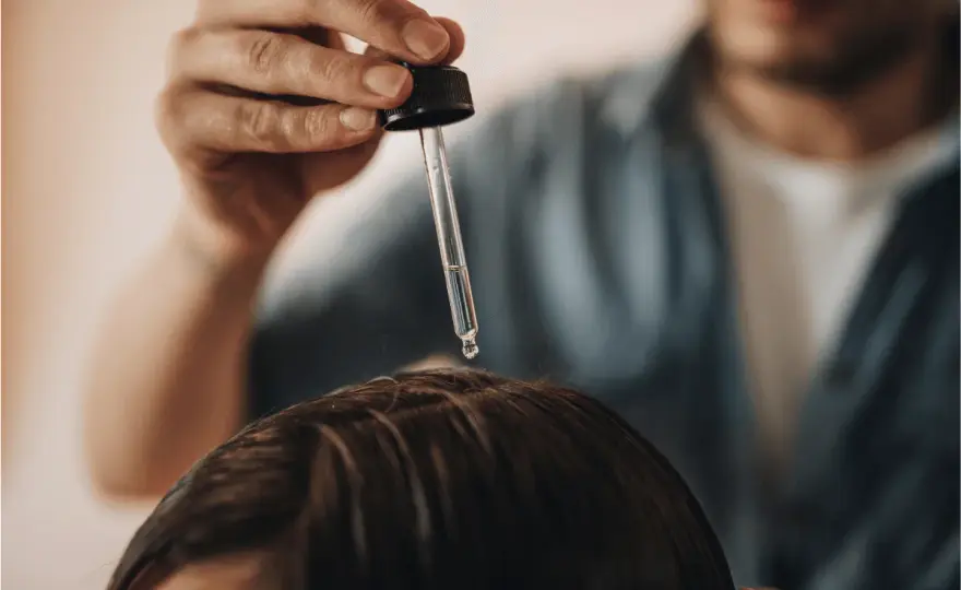 Wcierka do włosów: Jak aplikować dla baby hair i mocnych włosów?